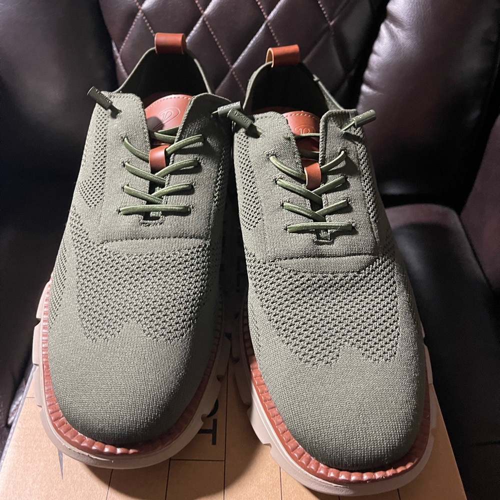 Sz 13 Brand New Leisure Men shoes.